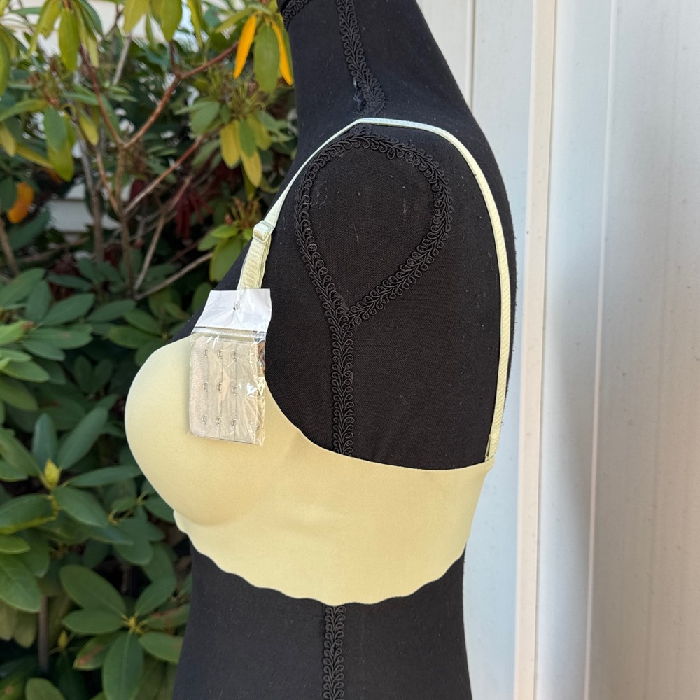 Nwt seamless bra 34b - Picture 2 of 5